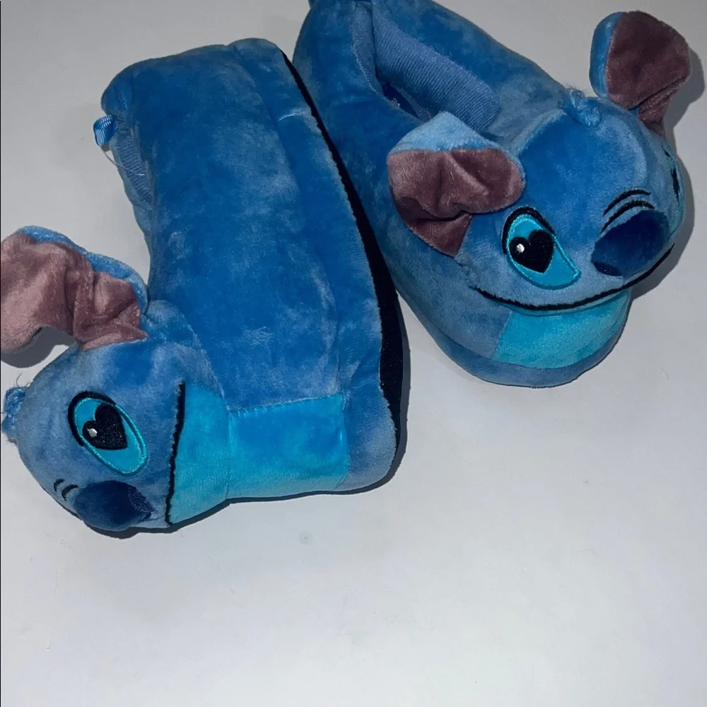 Disney Stitch Slippers Kids size 2/3